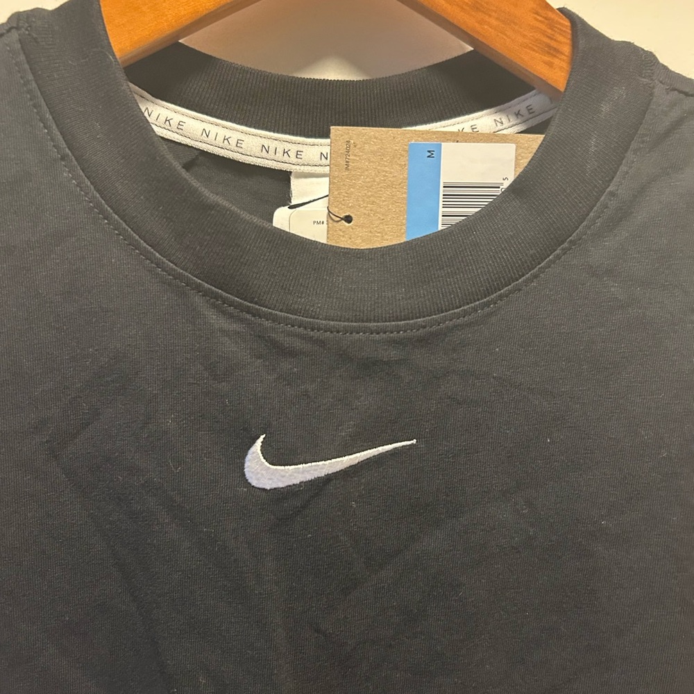 Nike Black T-Shirt with White Logo - Picture 4 of 5
